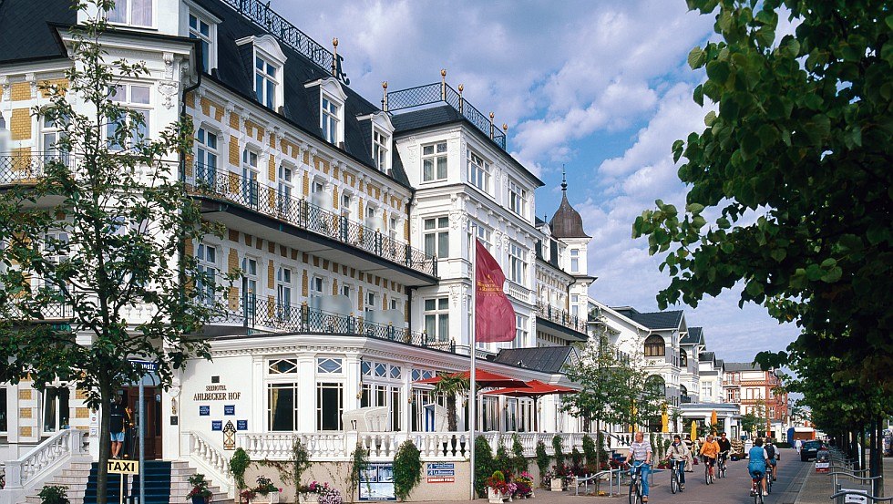 Die strahlend weiße Bäderarchitektur auf Usedom ist ein ganz besonderer Blickfang // © MV-T/Grundner Die strahlend weiße Bäderarchitektur auf Usedom ist ein ganz besonderer Blickfang // © MV-T/Grundner