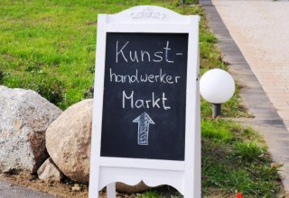 Richtung Kunsthandwerkermarkt // &copy; Ostseem&uuml;hle