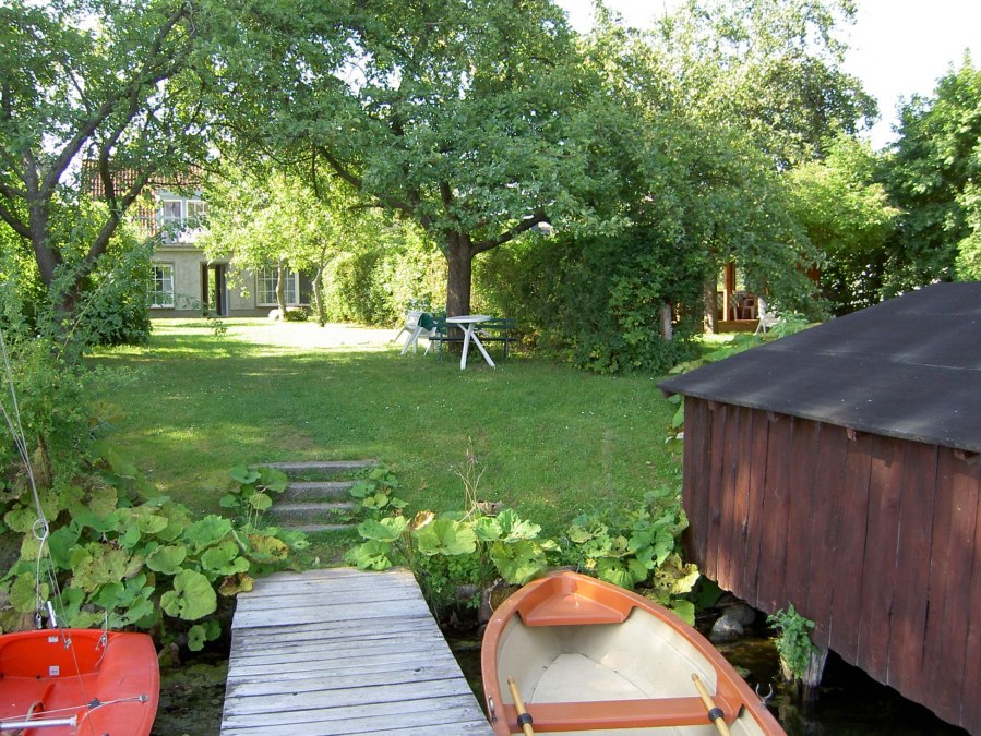 Blick vom See auf das Grundst&uuml;ck, &copy; Gro&szlig;