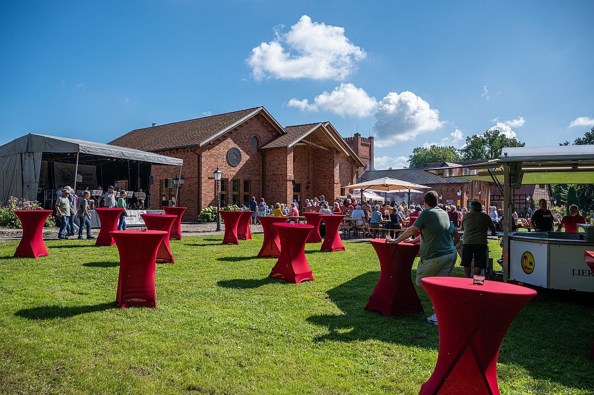 Distilleerdersfeest Gut Schwechow // &copy; Schwechower Obstbrennerei GmbH