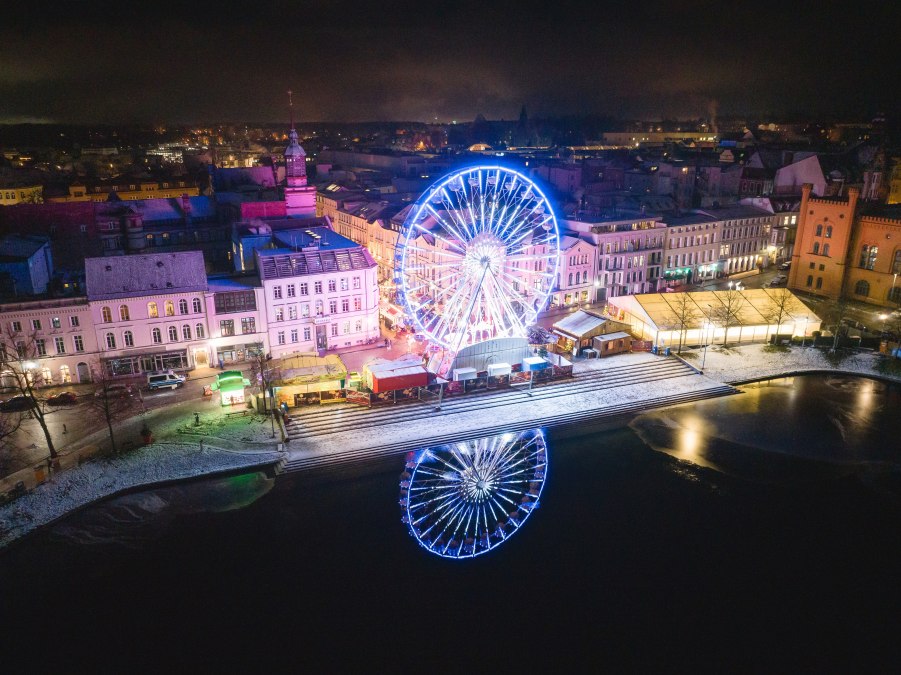 Weihnachtsmarkt Schwerin, Pfaffenteich, © TMV/Gross Weihnachtsmarkt Schwerin, Pfaffenteich, © TMV/Gross