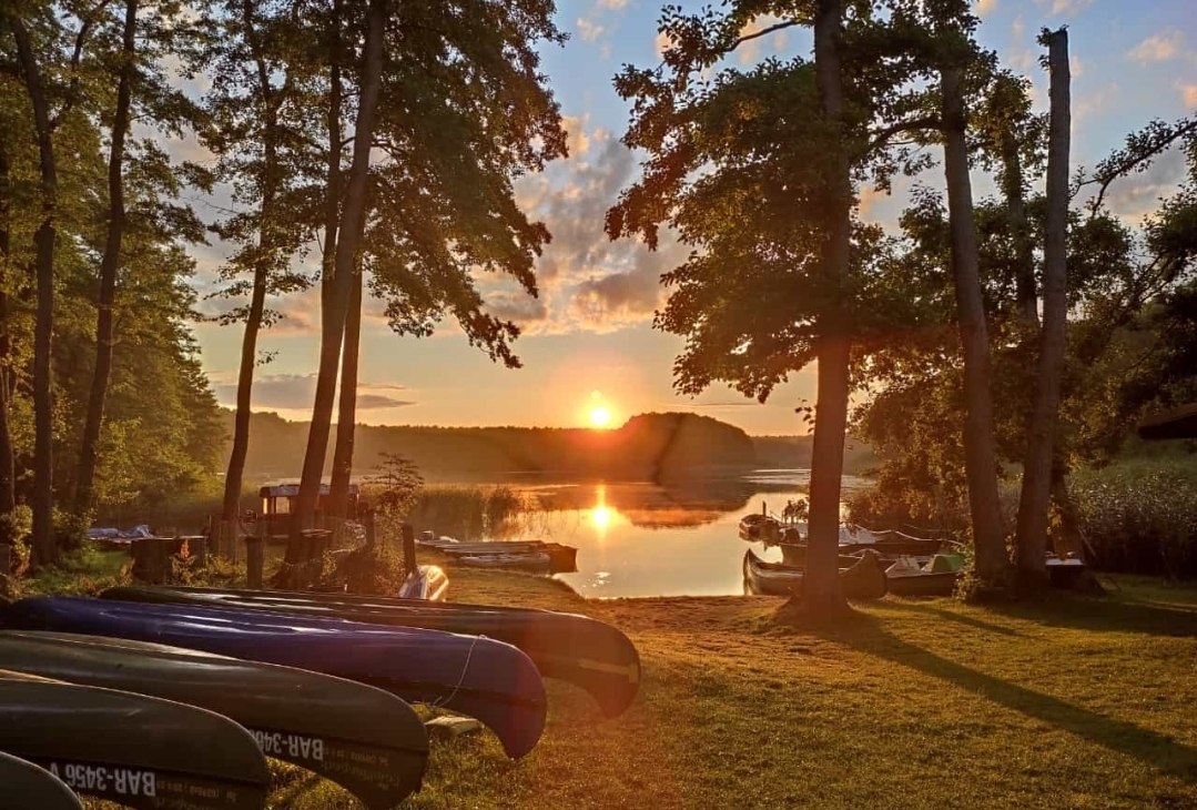 Am Kleinen Labussee mit Verleih, &copy; Ihr Familienpark