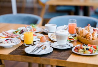 Fr&uuml;hst&uuml;ck // &copy; Hotel H&uuml;bner GmbH