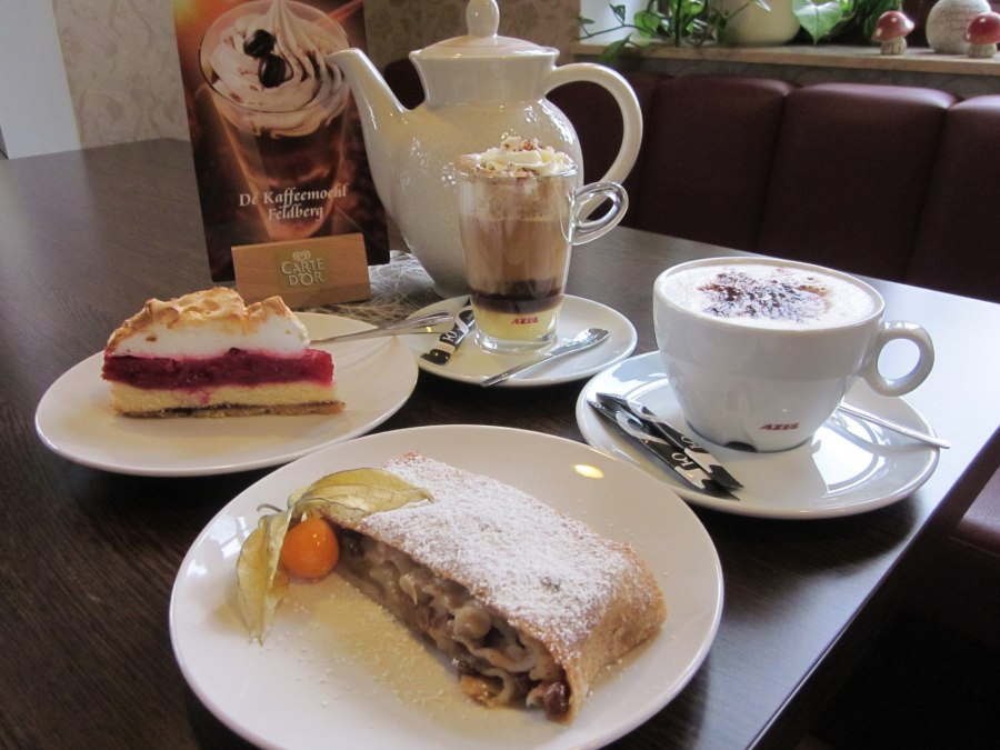 Kaffee und Kuchen, &copy; Steffen Buhrtz