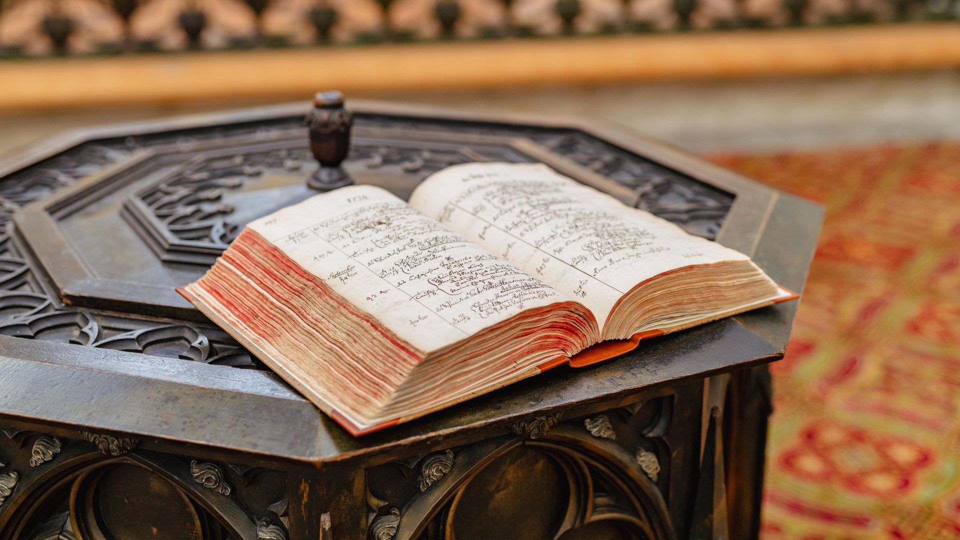 Das Taufbuch im Dom von Greifswald und eingetragen in alter Schrift die Taufe von Caspar David Friedrich am 7. September 1774. // Am 7. September 1774 wurde Caspar David im Dom von Greifswald getauft – so ist es im Taufbuch eingetragen. // © MV-T/Tiemann Das Taufbuch im Dom von Greifswald und eingetragen in alter Schrift die Taufe von Caspar David Friedrich am 7. September 1774.