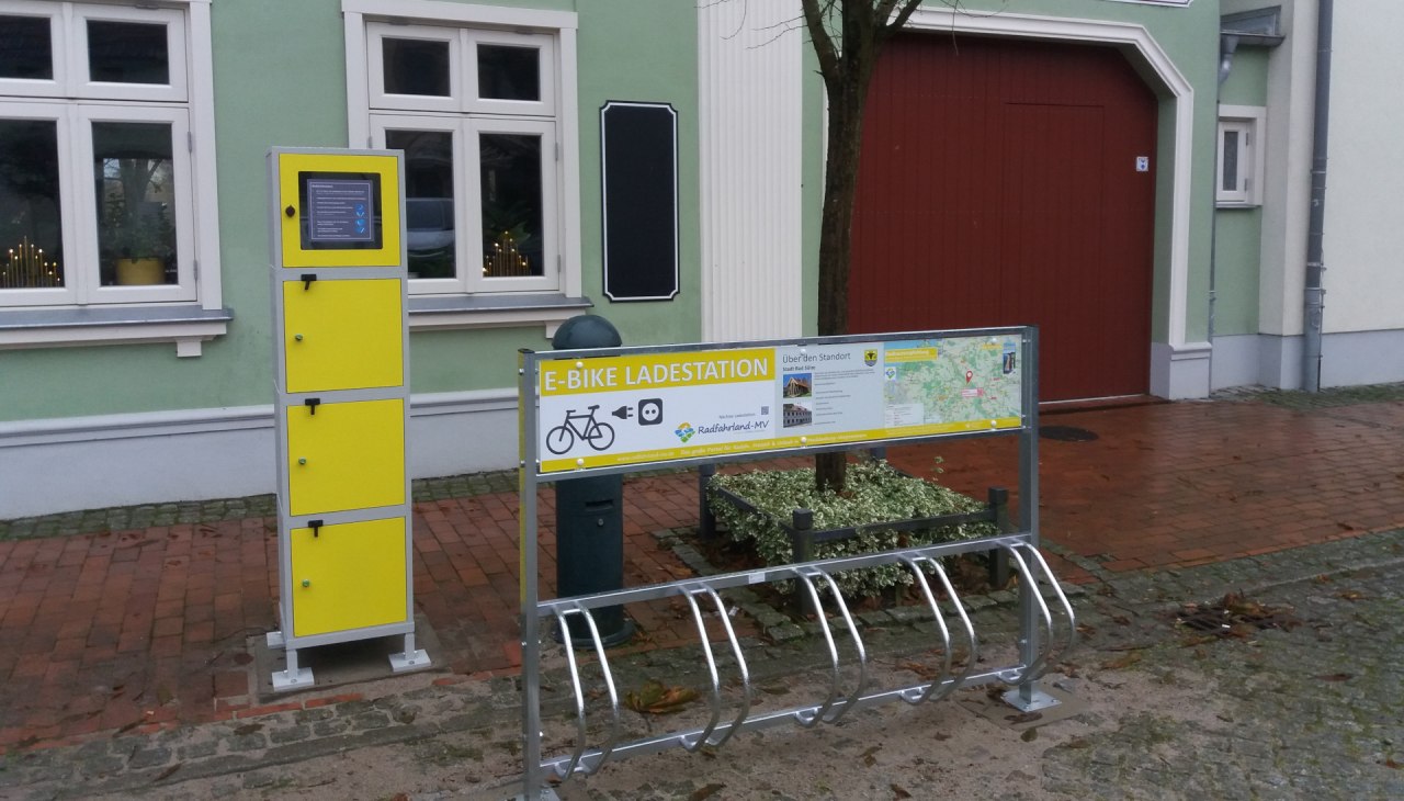 E-Bike-Ladestation am Markt Bad S&uuml;lze, &copy; Martin Hagemann