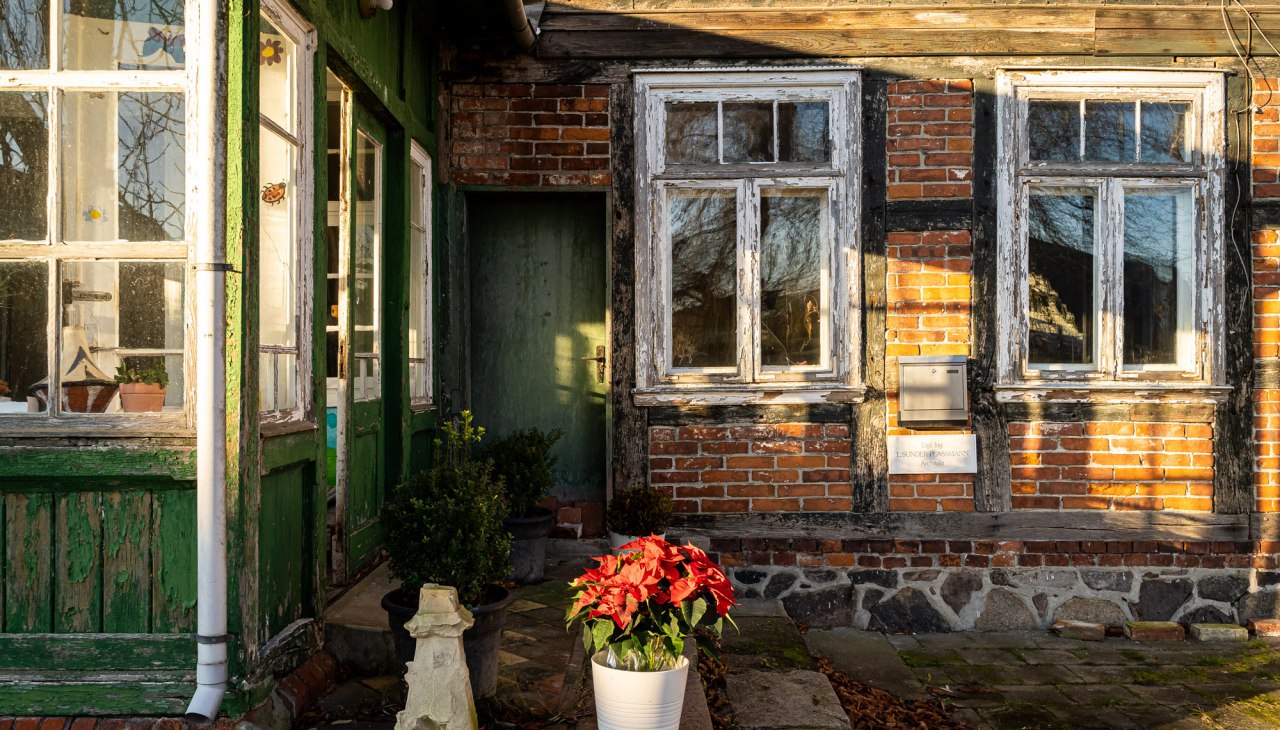 Front und Eingang zum Gutshaus Boitin, &copy; DOMUSimages