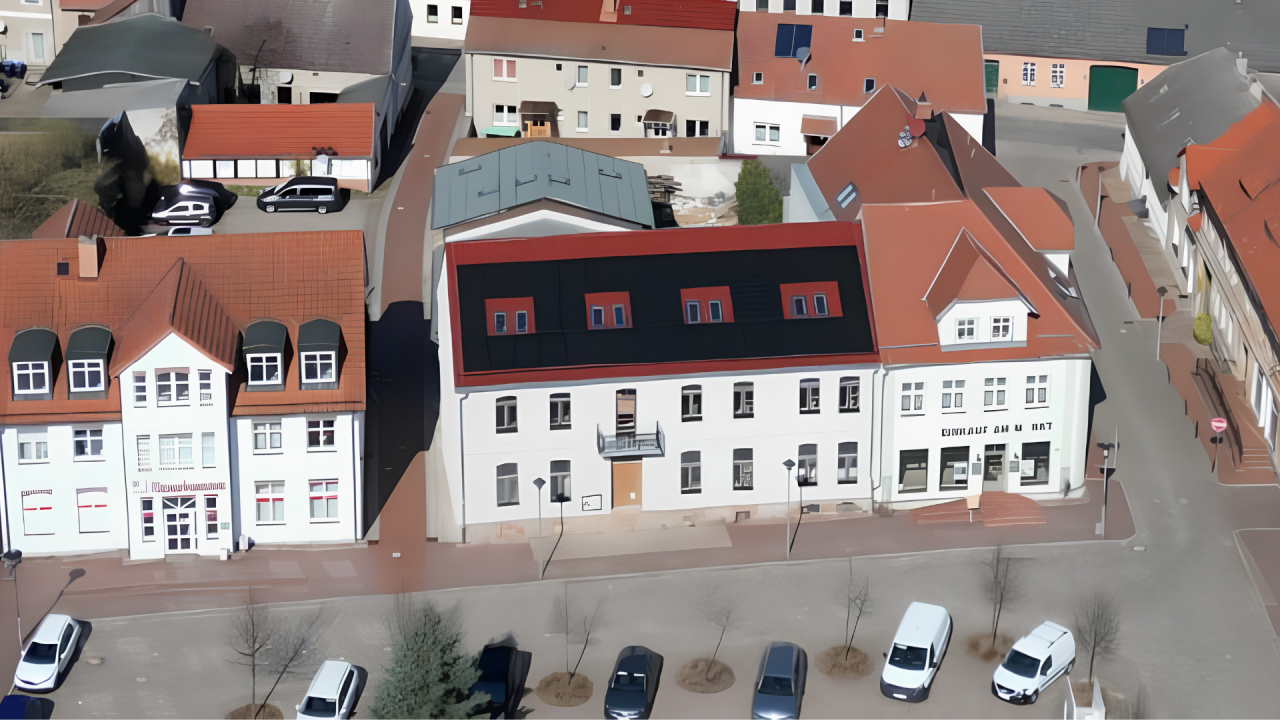 Blick auf den Kaiserhof vom Markt aus // &copy; Kaiserhof Penkun