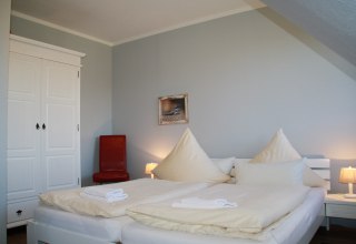 Schlafzimmer FeWo Eiche // © Heuser Schlafzimmer FeWo Eiche // © Heuser