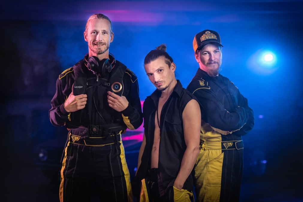 THE NEW HORNETS, &copy; THE NEW HORNETS