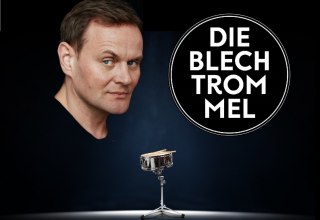 »Die Blechtrommel« mit Devid Striesow (Lesung) und Stefan Weinzierl (Schlagwerk) // © Tobias Schult Photography »Die Blechtrommel« mit Devid Striesow (Lesung) und Stefan Weinzierl (Schlagwerk) // © Tobias Schult Photography