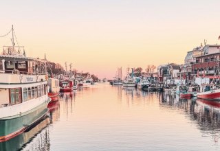 &copy; Lesley Kirchner