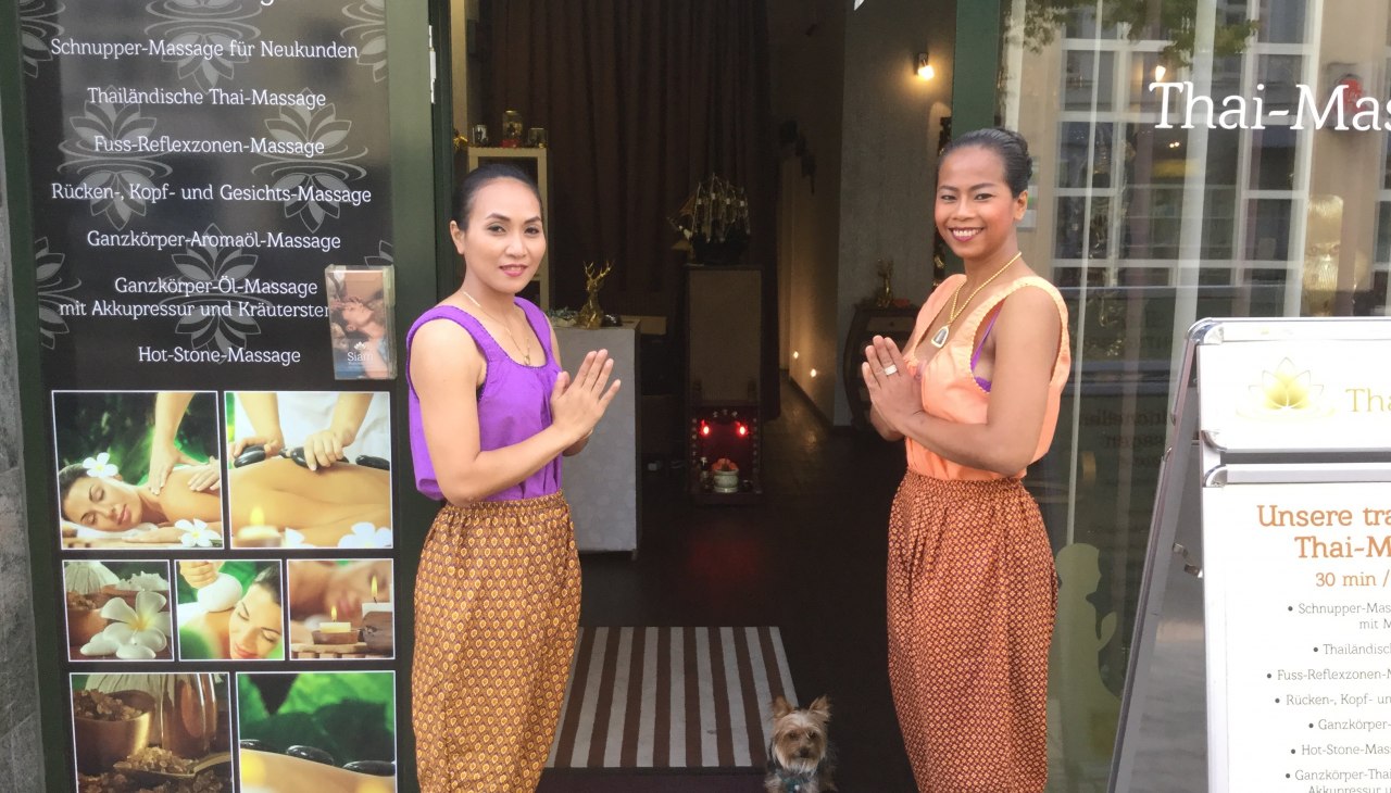 Gerne begrüßen wir Sie zu traditionellen Thai Massage, © Roland Görtz Gerne begrüßen wir Sie zu traditionellen Thai Massage, © Roland Görtz