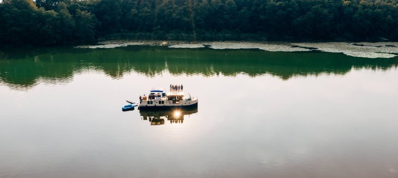 In der Stille liegt das Glück. Eine Hausbootfahrt in der Mecklenburgischen Seenplatte ist die schönste kleine Alltagsflucht., © TMV/Gänsicke