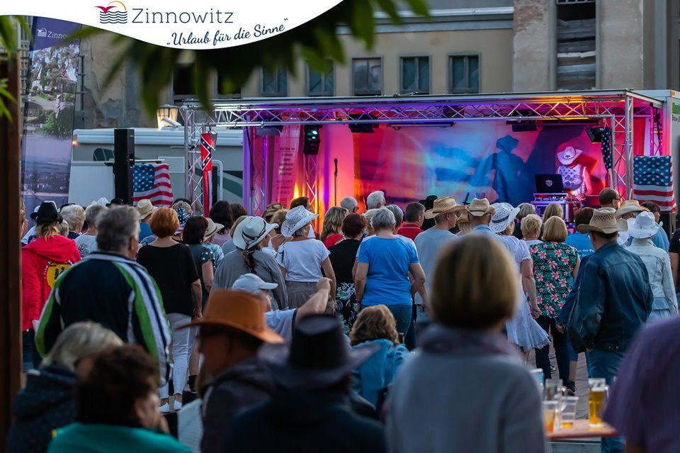 12. Countryfest, © Ralf Fleischer
Am Achterwasser 13
17440 Luetow 12. Countryfest, © Ralf Fleischer
Am Achterwasser 13
17440 Luetow