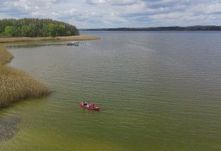 Mit der Familie den Kummerower See per Kajak entdecken // &copy; Tourismusverband Mecklenburgische Seenplatte/Tobias Kramer