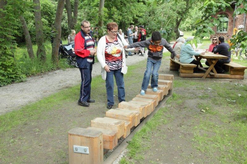Verschillende stations in de buitenruimtes maken sportieve activiteiten in de natuur mogelijk // © K.Pauling Verschillende stations in de buitenruimtes maken sportieve activiteiten in de natuur mogelijk // © K.Pauling