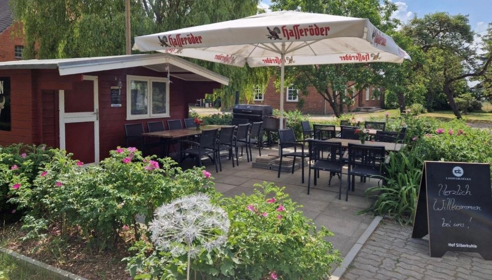 Boerderijwinkel terras Hof Silberkuhle, © Hof Silberkuhle Boerderijwinkel terras Hof Silberkuhle, © Hof Silberkuhle