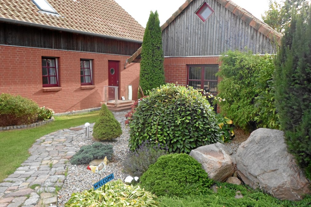 Der Weg zum Ferienhaus, © Robert Bach Der Weg zum Ferienhaus, © Robert Bach