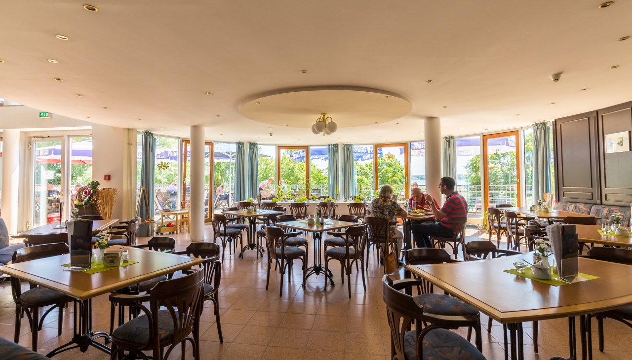 Großzügig und hell isst man hier sehr gut., © Ferienland Salem Großzügig und hell isst man hier sehr gut., © Ferienland Salem