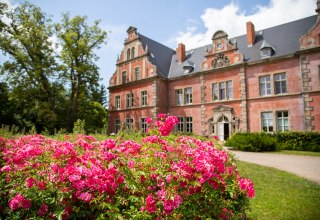 Au&szlig;enansicht Schloss Bernstorf // &copy; Hospiz Schloss Bernstorf