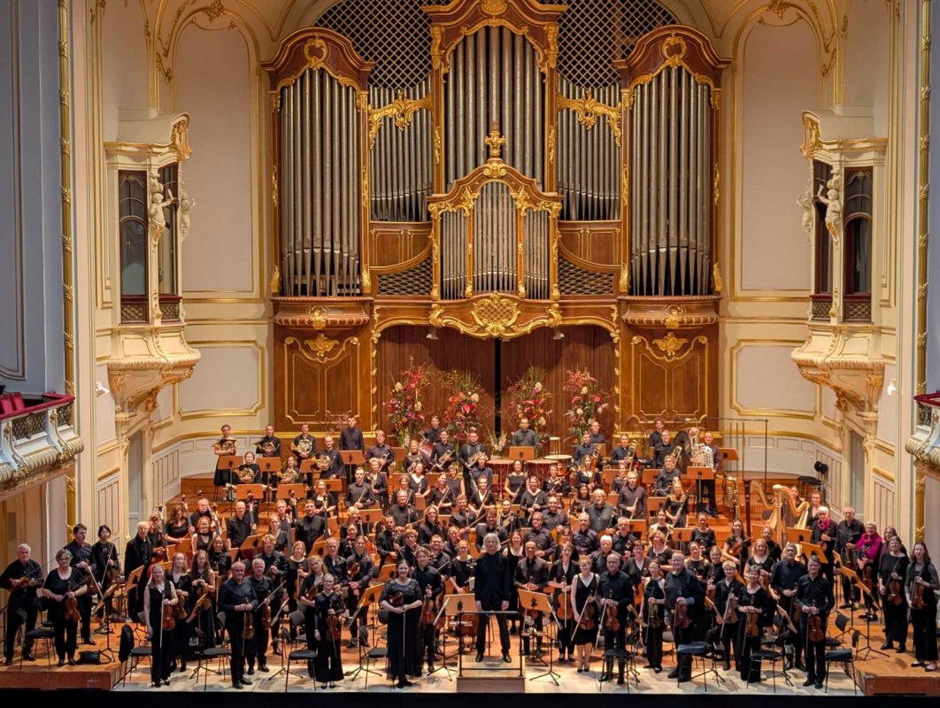 Bundes&auml;rztephilharmonie mit J&uuml;rgen Bruns 2025 in der Laeiszhalle Hamburg // &copy; Bundes&auml;rztephilharmonie