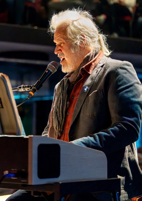 Thomas Putensen aan de piano // &copy; Thomas Putensen