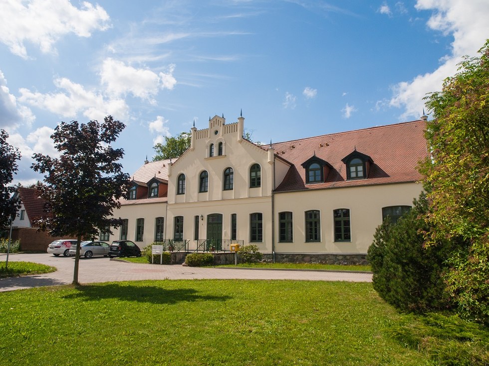 Das Gutshaus seitlich fotografiert. // &copy; Frank Burger