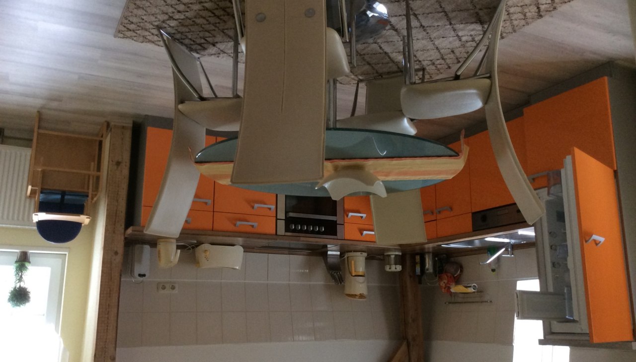 Die große Küche bietet viel Raum für gemeinsame Abende am Herd und in gemütlicher Runde, © Johanna Manthey Die große Küche bietet viel Raum für gemeinsame Abende am Herd und in gemütlicher Runde, © Johanna Manthey