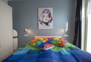 Drei Schlafzimmer mit TV, hier Nr. 2 // &copy; Kathrin Koschwitz