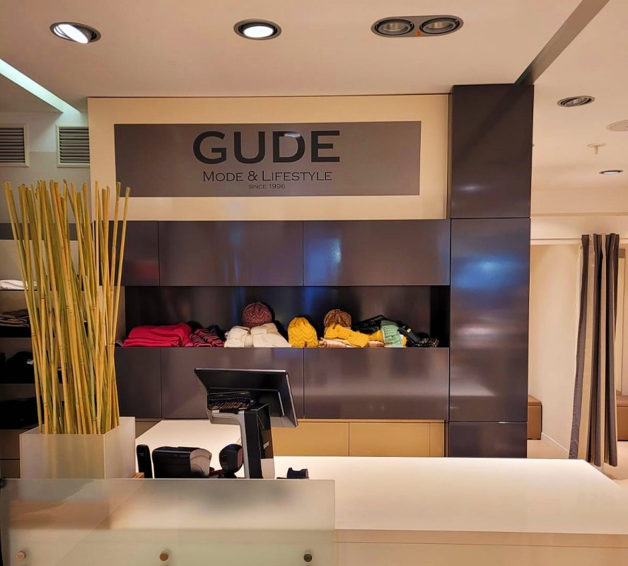 &copy; Gude Mode & Lifestyle