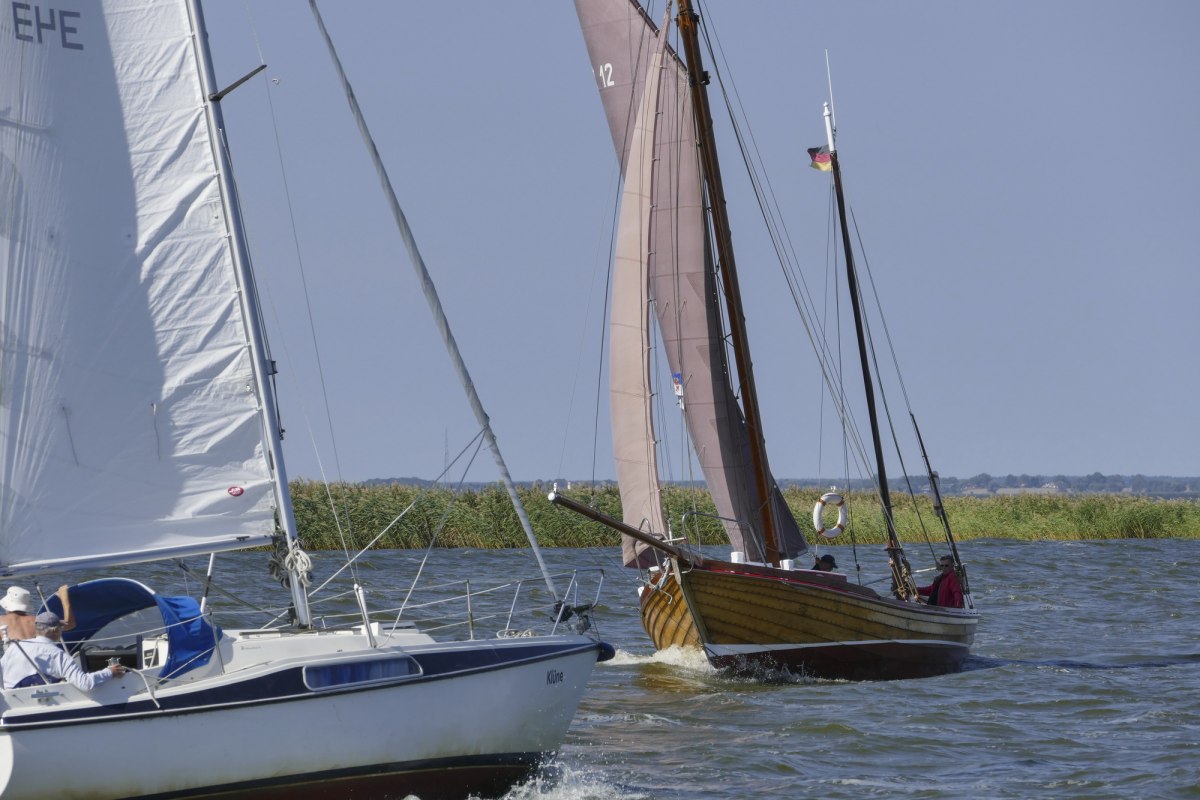 Segeln auf dem Stettiner Haff und die Küste Usedoms in Sicht // © MV-T/cross media redaktion Segeln auf dem Stettiner Haff und die Küste Usedoms in Sicht // © MV-T/cross media redaktion