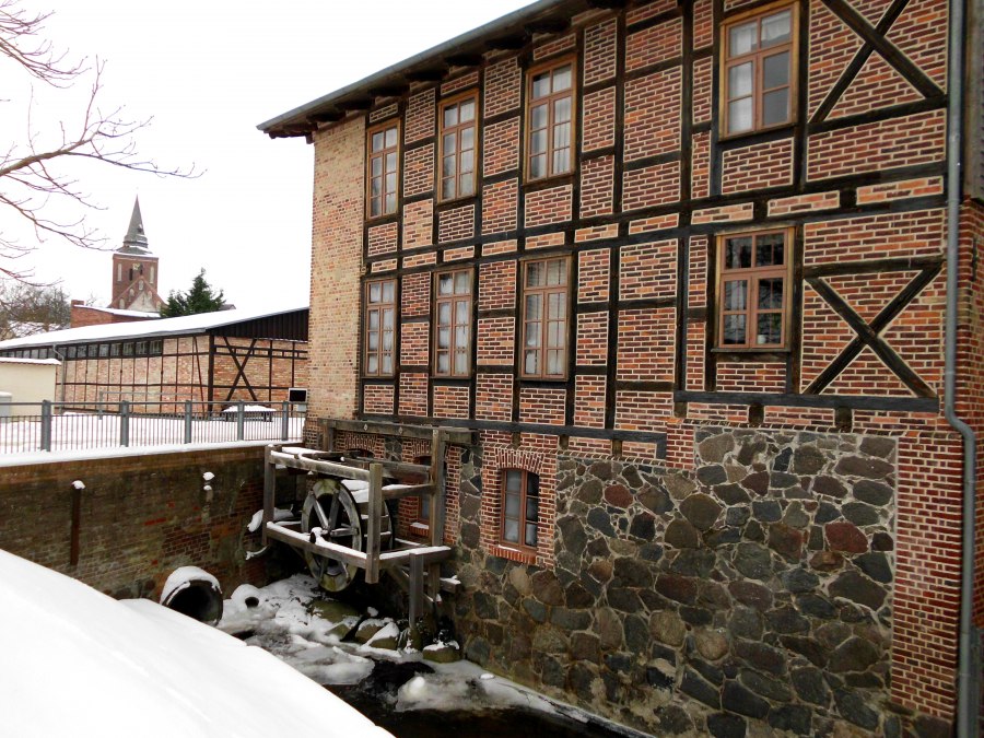 Museum Lassaner Mühle mit Wasserrad im Winter 2023, © Cordula Wilke, Lassan Museum Lassaner Mühle mit Wasserrad im Winter 2023, © Cordula Wilke, Lassan