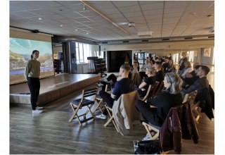 Gesundheitsvortrag mit interessierten Zuh&ouml;rern // &copy; Team Arinor