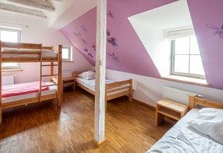 34 Betten verteilt auf 5 Zimmer gibt es im Clubhaus // © Henning Angerer 34 Betten verteilt auf 5 Zimmer gibt es im Clubhaus // © Henning Angerer