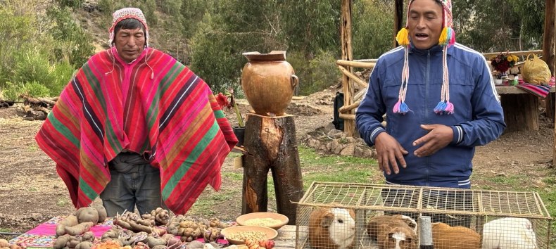 Die Menschen in den Anden k&ouml;nnen nur gemeinschaftlich den widrigen Bedingungen dort trotzen. Der Klimawandel versch&auml;rft dies nun noch., &copy; Anke Bobusch