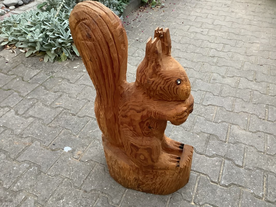 aus Lärchenholz geschnitzt // © Hans-Jürgen Pischel aus Lärchenholz geschnitzt // © Hans-Jürgen Pischel