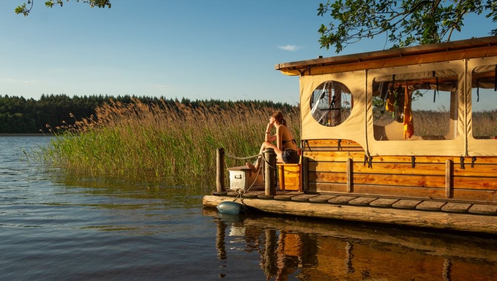 Was gibt es schöneres, als auf dem Floß ein Sonnenbad zu genießen // © MV-T/Myroad Was gibt es schöneres, als auf dem Floß ein Sonnenbad zu genießen // © MV-T/Myroad