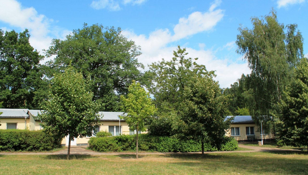 Das KiEZ Prebelow hat in zwei Siedlungen zwanzig Bungalows mit je drei Fünf- und einem Zwei-Bett-Zimmer., © KiEZ Prebelow