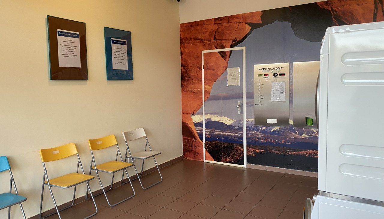 SB Waschsalon Kesselbuntes auf dem Marktplatz, © Kur-und Tourismus GmbH Göhren-Lebbin SB Waschsalon Kesselbuntes auf dem Marktplatz, © Kur-und Tourismus GmbH Göhren-Lebbin