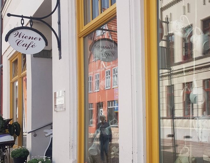 Eingang des Wiener Cafés // © Güstrow Information Eingang des Wiener Cafés // © Güstrow Information