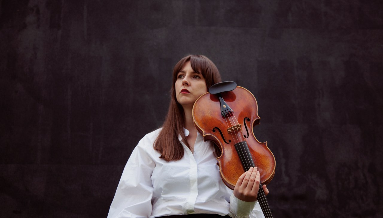 Neasa Ni Bhriain mit Viola, &copy; Neasa Ni Bhriain