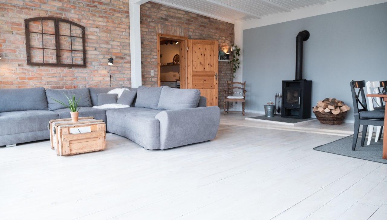 Wohn- und Essbereich im kleinen Ferienhaus des ehemaligen Waschhauses, © Rittergut Damerow / Lars Schönherr Fotografie Wohn- und Essbereich im kleinen Ferienhaus des ehemaligen Waschhauses, © Rittergut Damerow / Lars Schönherr Fotografie