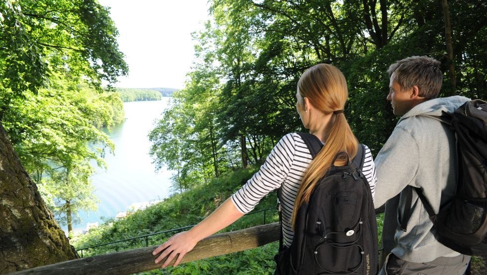 Pause direkt am See - in der Feldberger Seenlandschaft laden gut ausgebaute Wege zum Wandern ein // © MV-T/Foto@Andreas-Duerst.de Pause direkt am See - in der Feldberger Seenlandschaft laden gut ausgebaute Wege zum Wandern ein // © MV-T/Foto@Andreas-Duerst.de