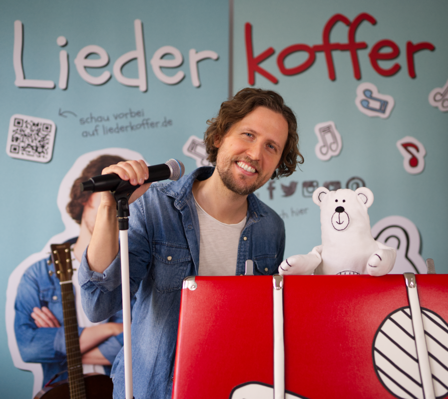 Sommerfest auf dem Promenadenplatz, &copy; Liederkoffer_Pressebild_Frank-Ben1.png