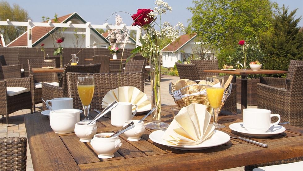 Terrasse mit Frühstück im Tarnewitzer Hof, © Hotelanlage Tarnewitzer Hof Terrasse mit Frühstück im Tarnewitzer Hof, © Hotelanlage Tarnewitzer Hof
