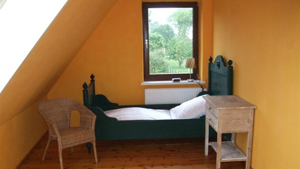 Zimmer in der Akademie Ahlbeck mit altem Bauernbett, © Akademie Ahlbeck/Henrich Zimmer in der Akademie Ahlbeck mit altem Bauernbett, © Akademie Ahlbeck/Henrich