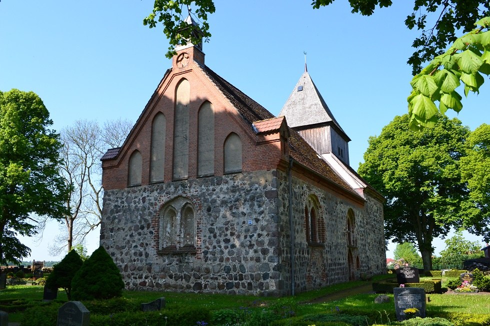 Feldsteinkirche D&auml;nschenburg // &copy; Lutz Werner