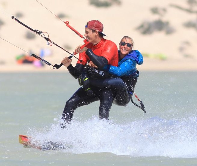 Jede Menge Spaß beim "Huckepack" Kitesurfen, © Oceanblue Watersports