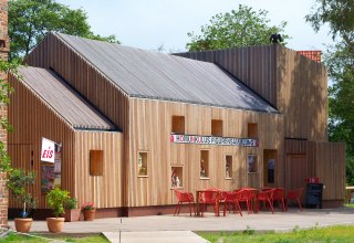 Het poppentheater Homunkulus in Vitte op het eiland Hiddensee. // © Hiddenseer Hafen- und Kurbetrieb Het poppentheater Homunkulus in Vitte op het eiland Hiddensee. // © Hiddenseer Hafen- und Kurbetrieb
